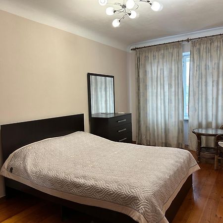 Appartamento Cosy flat in the city center Bishkek Esterno foto